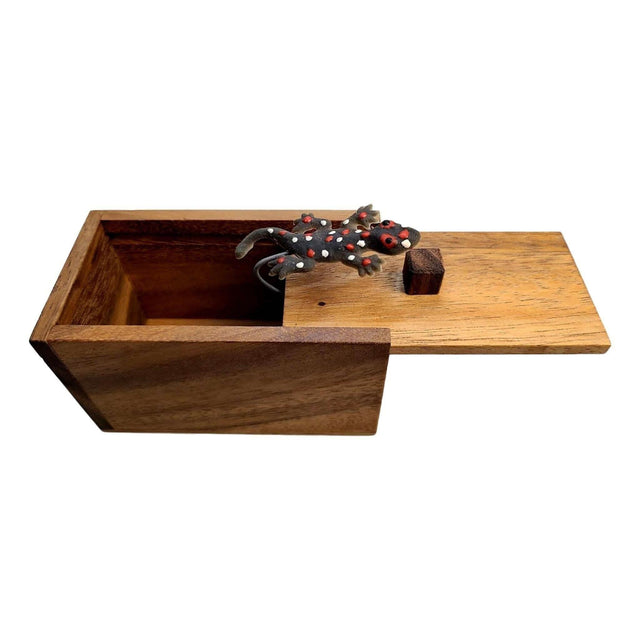 Halloween Gift - The Bug Box - Jump Scare and Prank Wood Box - Spider, Lizard, and Cockroach Version Available - Funny Joke and Gag Gifts - Creative Crafthouse
