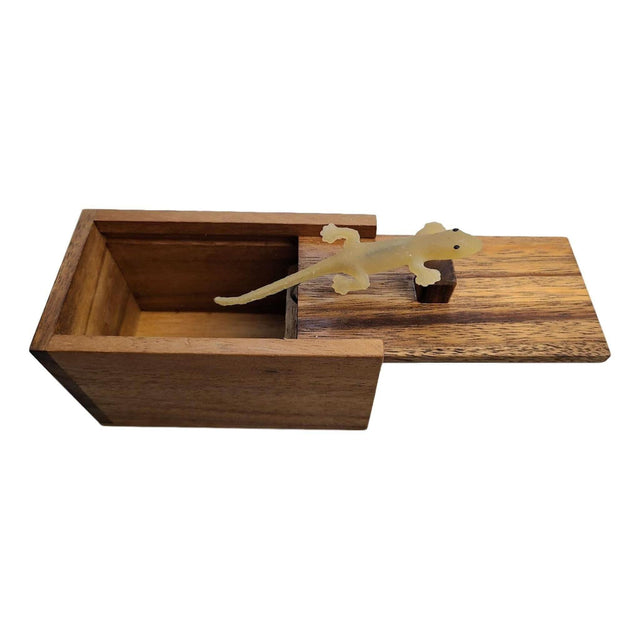 Halloween Gift - The Bug Box - Jump Scare and Prank Wood Box - Spider, Lizard, and Cockroach Version Available - Funny Joke and Gag Gifts - Creative Crafthouse