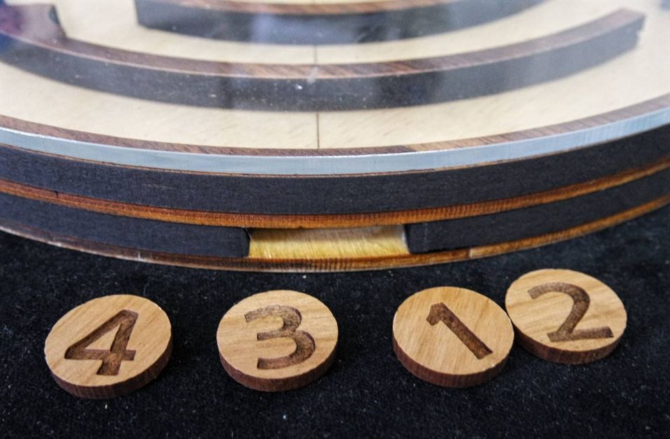 Disk Escape Maze for Escape Rooms