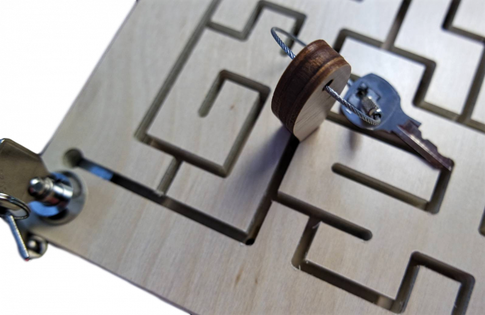 Key Maze III- Large Premium Key Maze - Escape Room rugged with